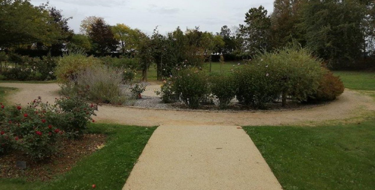 Photo du parc mémorial du crématorium de la Vienne à Poitiers