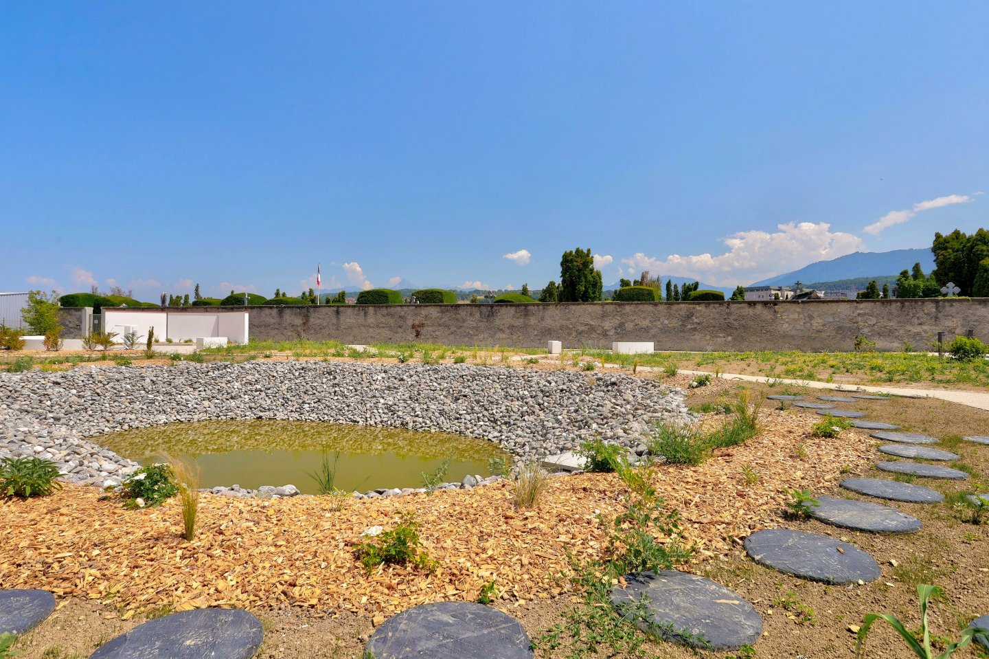 crematorium-de-thonon-les-bains-jardin